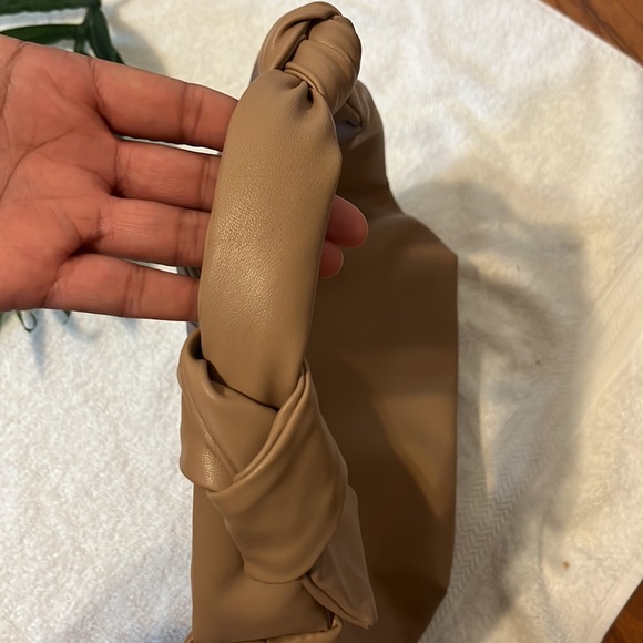 Worthington Tan Woven Shoulder Bag with Silver Hardware/ Zipper Closure - Picture 4 of 7